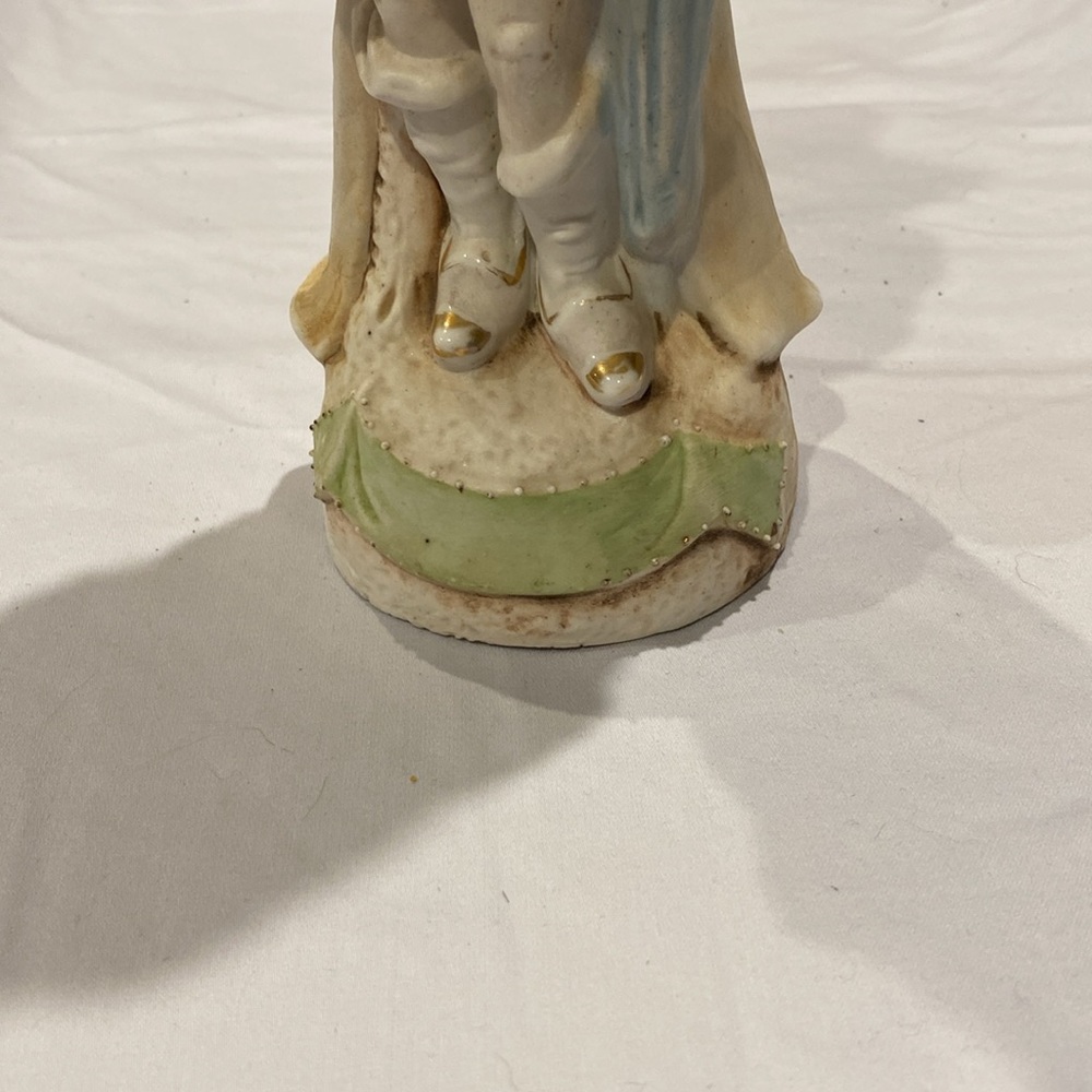 Vintage Bisque Porcelain Hand Painted Figurine with Umbrella 9” approx - Picture 15 of 15